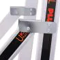 Klettermax Universal Plus aluminijasta podestna lestev Mod. UP826 – Število stopnic: 5, Dolžina lestve: 2,25 m, Delovna višina: 3,00 m, Višina podesta: 1,20 m, Spodnja širina: 0,67 m, Izteg (osnovna dolžina pri postavitvi): 1,20 m