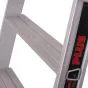 Klettermax Universal Plus aluminijasta podestna lestev Mod. UP826 – Število stopnic: 5, Dolžina lestve: 2,25 m, Delovna višina: 3,00 m, Višina podesta: 1,20 m, Spodnja širina: 0,67 m, Izteg (osnovna dolžina pri postavitvi): 1,20 m