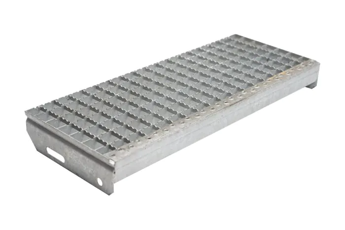 Protidrsne stopnice mrežne rešetke 30x30mm, vroče-cinkano - dolžina mm: 600, širina mm: 240, razdalja med luknjami: 120, teža v kg na kos: 4