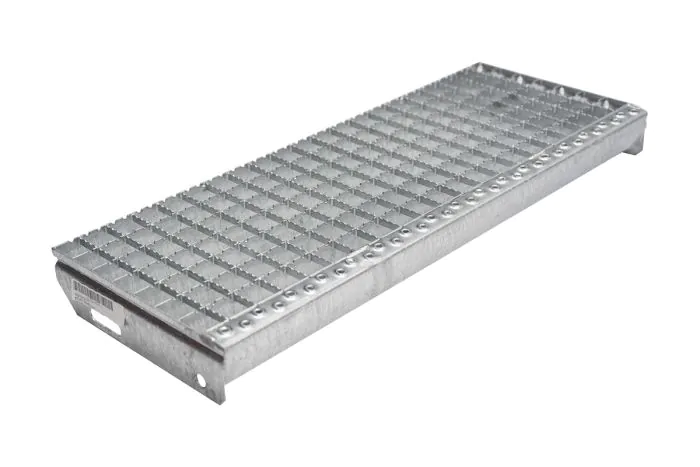 Protidrsne stopnice mrežne rešetke 30x30mm, vroče-cinkano - dolžina mm: 700, širina mm: 270, razdalja med luknjami: 150, teža v kg na kos: 5.1