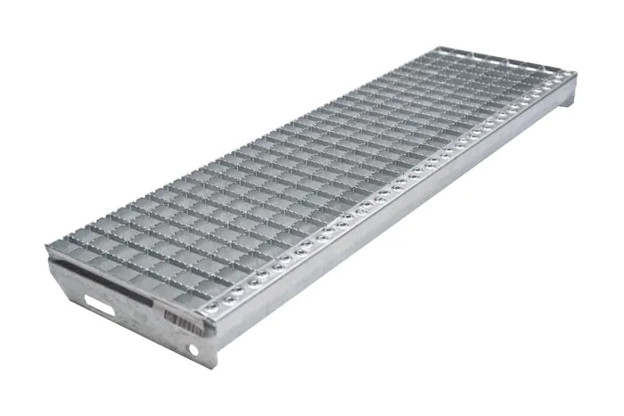 Protidrsne stopnice mrežne rešetke 30x30mm, vroče-cinkano - dolžina mm: 900, širina mm: 270, razdalja med luknjami: 150, teža v kg na kos: 6.2
