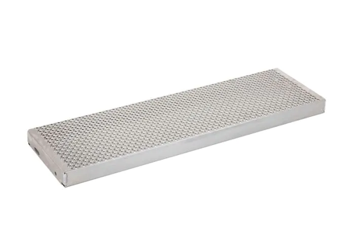 PERFORIRANE STOPNICE protidrsne, vroče cinkano - dolžina v mm:800, širina v mm:285, višina v mm:46,5, teža /par kg.:2,09