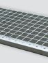 Stopnice-mrežna rešetka, 30x30 mm - dolžina v mm: 900, širina v mm: 240, razmak lukenj mm: 120, teža v kg/kos.: 5,0