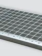 Stopnice-mrežna rešetka, 30x30 mm - dolžina v mm: 800, širina v mm: 200, razmak lukenj mm: 120, teža v kg/kos.: 3,9